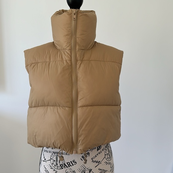 Winter Crop Puffer Vest - Picture 5 of 5
